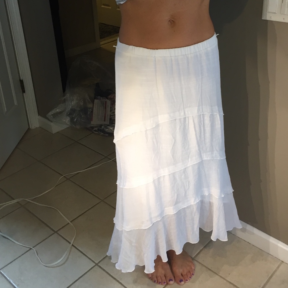 White frill skirt